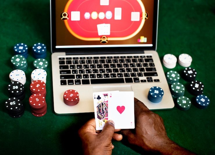 Pengguna menikmati streaming pertandingan sepak bola dan live casino melalui perangkat mobile